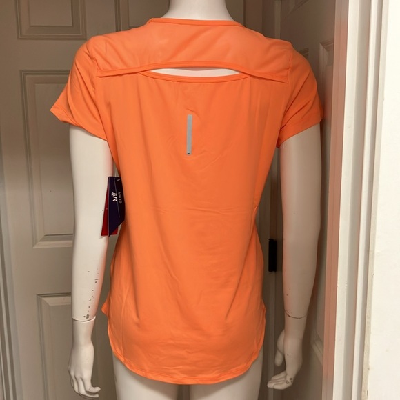 Reebok Athletic/Athleisure Tee, NWT! - Picture 4 of 10